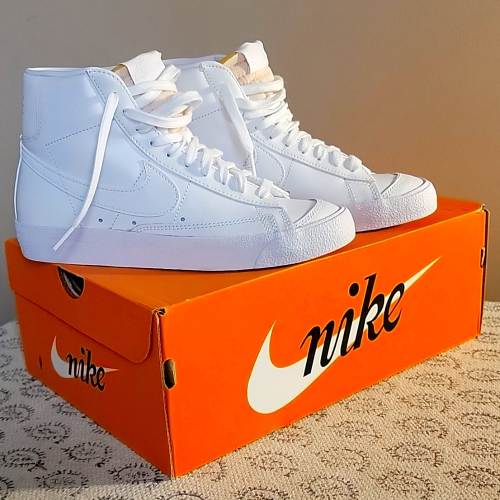 LIKE NEW Nike Blazers 77 Triple White 7 Women's 5.5 Y